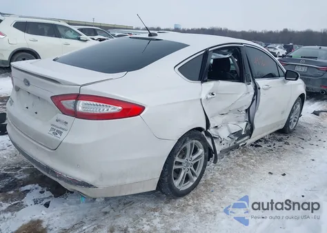 2016 Ford Fusion Energi Titanium z USA, uszkodzony, nr VIN 3FA6P0SU8GR340261